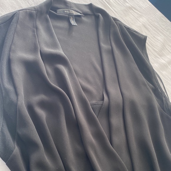 BCBG sleeveless blouse. Layered drape fabric with attached tank top. Size Medium - Picture 4 of 11